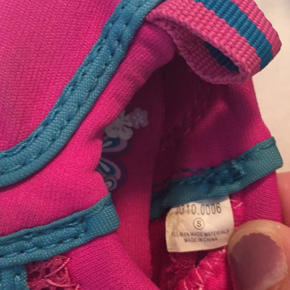 Pink Speedos - Picture 3 of 6